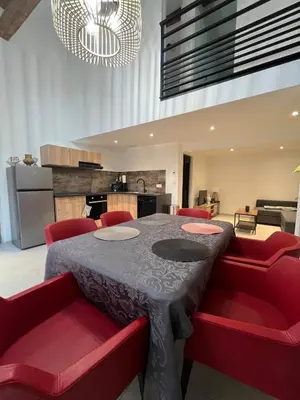 Cuisine ou kitchenette dans l'établissement La Vie est Pleine de Surprises 2