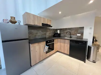 Cuisine ou kitchenette dans l'établissement La Vie est Pleine de Surprises 2