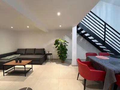 Coin salon dans l'établissement La Vie est Pleine de Surprises 2