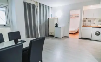Cuisine ou kitchenette dans l'établissement Appartement T2 Charpennes proche métro