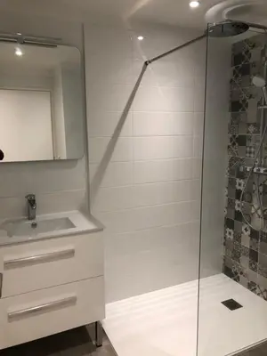 Salle de bains dans l'établissement 1 chambre indépendante dans maison