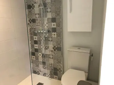 Salle de bains dans l'établissement 1 chambre indépendante dans maison