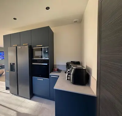 Cuisine ou kitchenette dans l'établissement Maison au calme à Pont-Évêque
