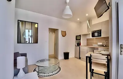 Cuisine ou kitchenette dans l'établissement PARAKALO - PartDieu l Bureau l Calme by Dreamy Flat Lyon