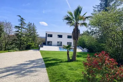 Jardin de l'établissement L'Oasis- Villa d'exception, parenthèse calme près de Lyon