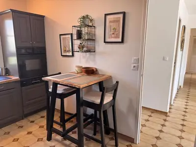 Cuisine ou kitchenette dans l'établissement Villa 3 ch avec jardin dans un hameau paisible