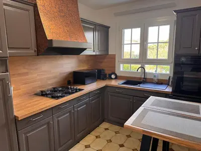 Cuisine ou kitchenette dans l'établissement Villa 3 ch avec jardin dans un hameau paisible