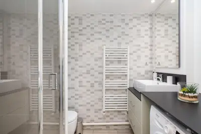 Salle de bains dans l'établissement Studio lumineux refait à neuf