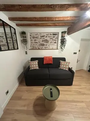 Coin salon dans l'établissement La Petite Porte du Bonheur