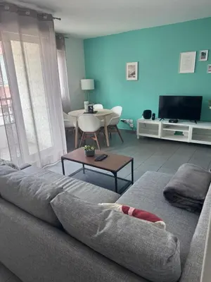 Télévision ou salle de divertissement dans l'établissement La Belle échappée