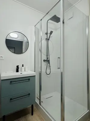 Salle de bains dans l'établissement St Fons-Proche de Lyon, 6 chambres, rénové