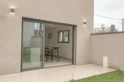 Terrasse ou espace extérieur de l'établissement Maison Chaleureuse avec jardin