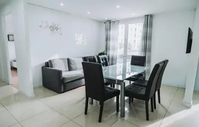 Coin salon dans l'établissement Grand T5 Villeurbanne 4 chambres idéal famille