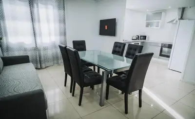 Cuisine ou kitchenette dans l'établissement Grand T5 Villeurbanne 4 chambres idéal famille