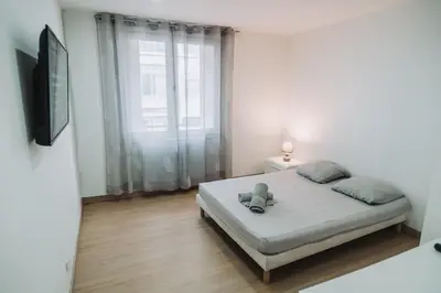 Un ou plusieurs lits dans un hébergement de l'établissement Grand T5 Villeurbanne 4 chambres idéal famille