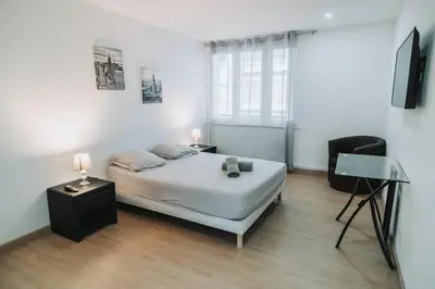 Un ou plusieurs lits dans un hébergement de l'établissement Grand T5 Villeurbanne 4 chambres idéal famille
