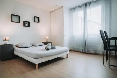 Un ou plusieurs lits dans un hébergement de l'établissement Grand T5 Villeurbanne 4 chambres idéal famille