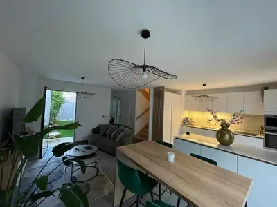 Cuisine ou kitchenette dans l'établissement Modern house with terrace Professional comfort