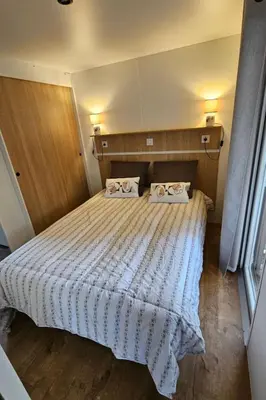 Un ou plusieurs lits dans un hébergement de l'établissement Apartment Die Ufer der Rhone by Interhome
