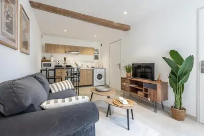 Cuisine ou kitchenette dans l'établissement Le Mado, Charming two-room apartment in a great location