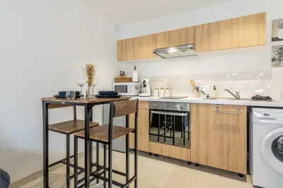 Cuisine ou kitchenette dans l'établissement Le Mado, Charming two-room apartment in a great location