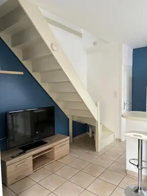 Télévision ou salle de divertissement dans l'établissement Maison 3 appartements