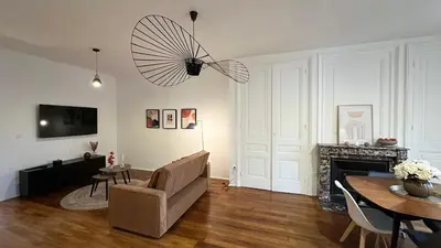 Télévision ou salle de divertissement dans l'établissement 128 Thiers 2 Chambres Brotteaux