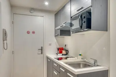 Cuisine ou kitchenette dans l'établissement LAristote - Studio cosy - Proche de Lyon - Wifi inclus