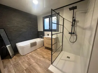 Salle de bains dans l'établissement Le Jardin by Clem