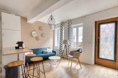 Coin salon dans l'établissement La Bonne Adresse - T2 - Montluel