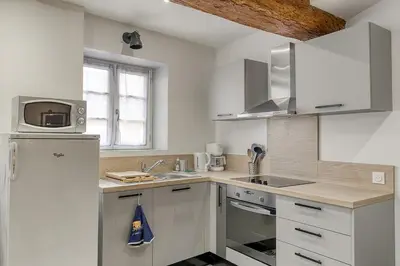 Cuisine ou kitchenette dans l'établissement Studio Artiste au cœur des ruelles médiévales