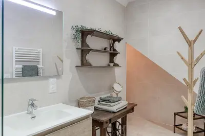 Salle de bains dans l'établissement Studio Artiste au cœur des ruelles médiévales