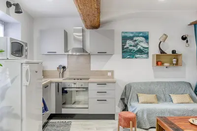 Cuisine ou kitchenette dans l'établissement Studio Artiste au cœur des ruelles médiévales