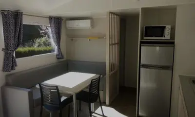 Cuisine ou kitchenette dans l'établissement Camping du moulin