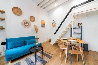 Coin salon dans l'établissement GuestReady - Modern Studio in The Heart of La Presqu'île