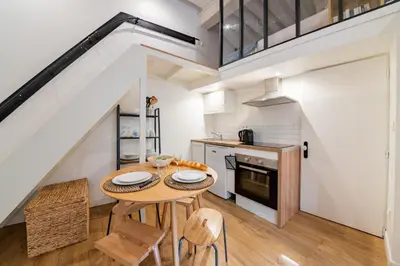 Cuisine ou kitchenette dans l'établissement GuestReady - Modern Studio in The Heart of La Presqu'île