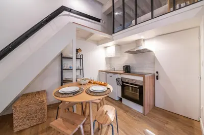 Cuisine ou kitchenette dans l'établissement GuestReady - Modern Studio in The Heart of La Presqu'île