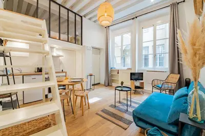 Coin salon dans l'établissement GuestReady - Modern Studio in The Heart of La Presqu'île