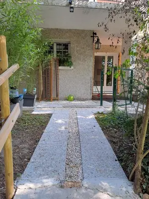 Jardin de l'établissement Cottage with terrace in lush greenery