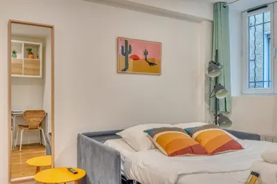 Un ou plusieurs lits dans un hébergement de l'établissement Le Platon - portes de Lyon - Wifi inclus