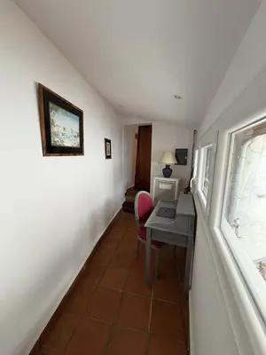 Coin salon dans l'établissement Studio Provençal au centre-ville de Vienne
