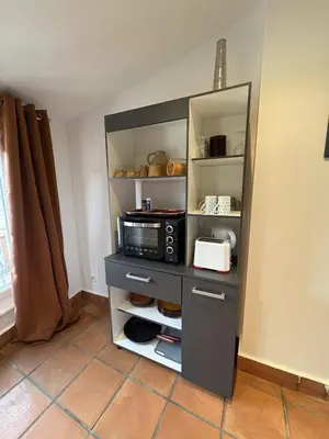 Cuisine ou kitchenette dans l'établissement Studio Provençal au centre-ville de Vienne