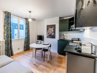 Cuisine ou kitchenette dans l'établissement T2 Tram T3-T6 Médipole et Hopitaux Est