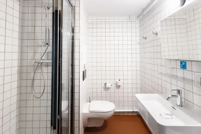 Salle de bains dans l'établissement People Lyon Hotel