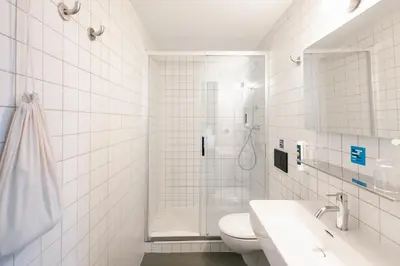 Salle de bains dans l'établissement People Lyon Hotel