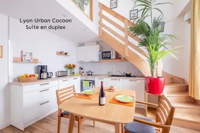 Cuisine ou kitchenette dans l'établissement Lyon Urban Cocoon Gîte urbain eco-responsable