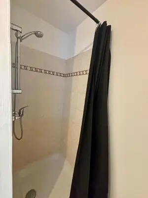 Salle de bains dans l'établissement Confort, résidence sécurisée, garage !