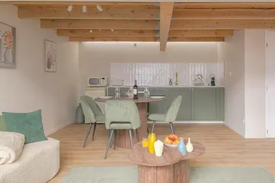 Cuisine ou kitchenette dans l'établissement Le Loft des Lumières Spa Privatif & Nuit Cinéma