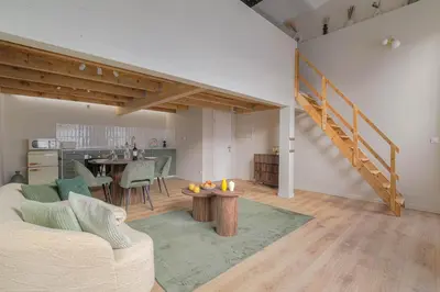 Cuisine ou kitchenette dans l'établissement Le Loft des Lumières Spa Privatif & Nuit Cinéma