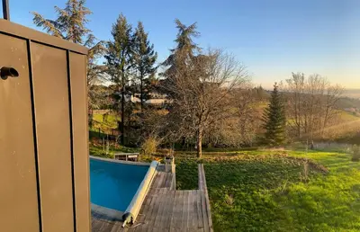 Piscine de l'établissement Golden Stone House With View Of Mont Blanc ou située à proximité
